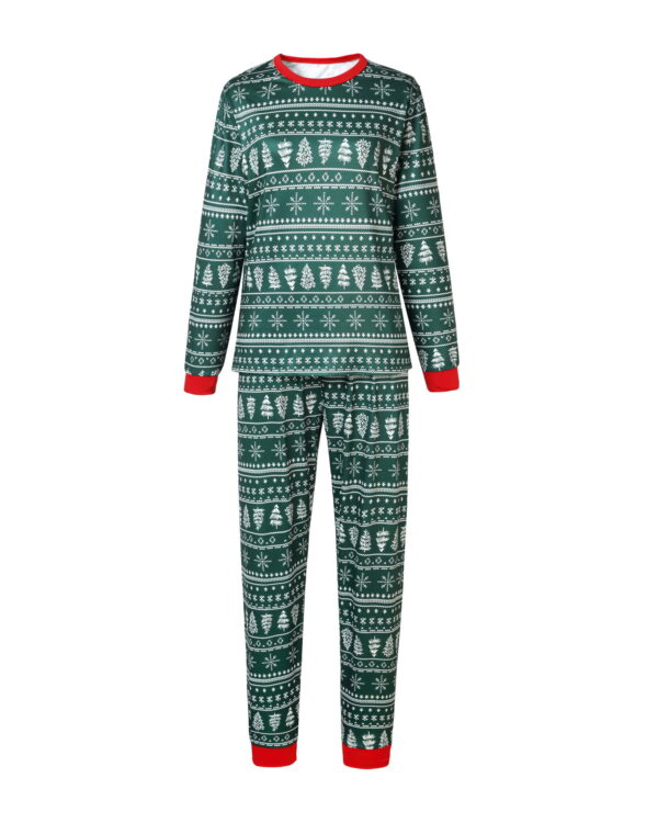 Modern grön julpyjamas med vintermotiv, snöflingor, granar