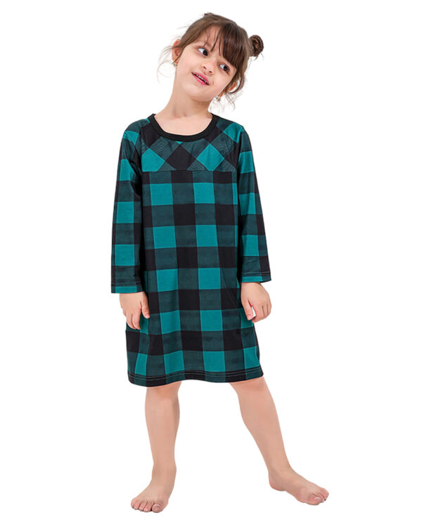 Modern groen geruite kerstpyjama voor het hele gezin