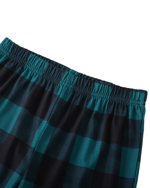 Modern groen geruite kerstpyjama voor het hele gezin