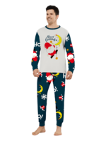 Lustiger Weihnachtsmann, der sich an seinen Mond klammert, Weihnachtspyjama der Familie