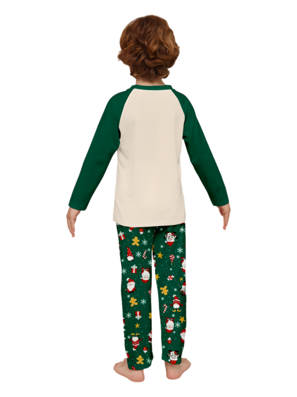 Originale pigiama natalizio verde stellato con motivi natalizi e di Babbo Natale