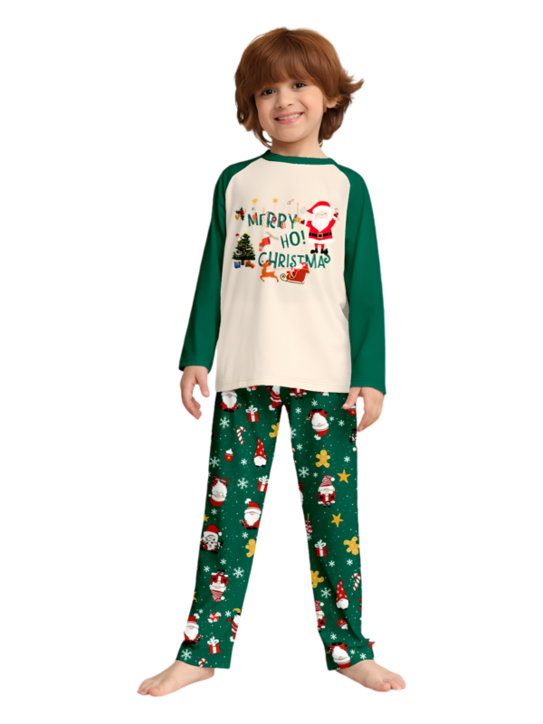 Originale pigiama natalizio verde stellato con motivi natalizi e di Babbo Natale
