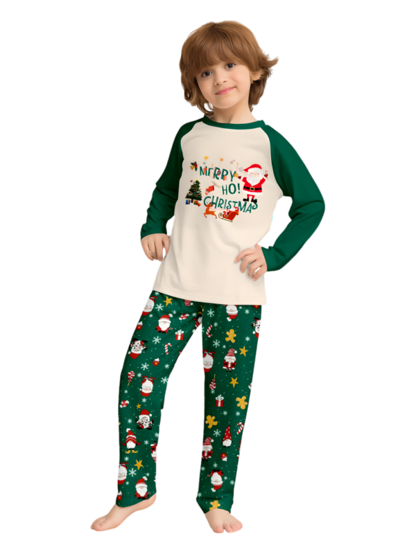 Originale pigiama natalizio verde stellato con motivi natalizi e di Babbo Natale