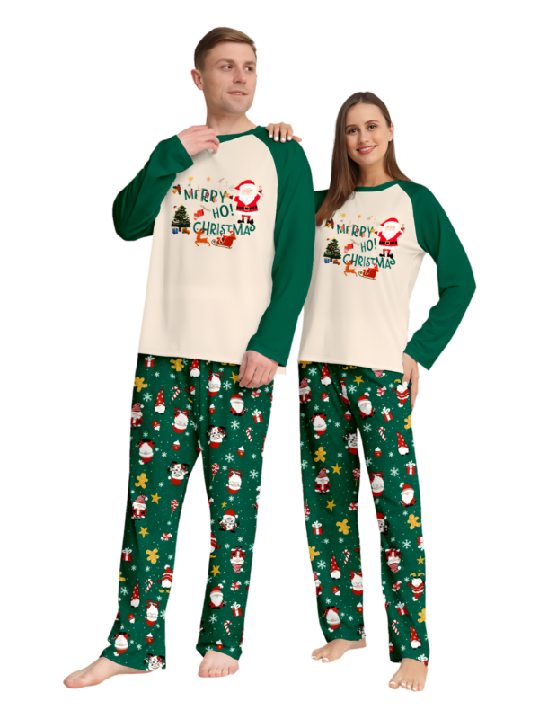 Originale pigiama natalizio verde stellato con motivi natalizi e di Babbo Natale