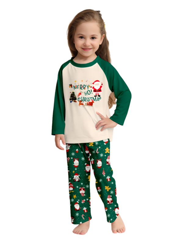 Originale pigiama natalizio verde stellato con motivi natalizi e di Babbo Natale