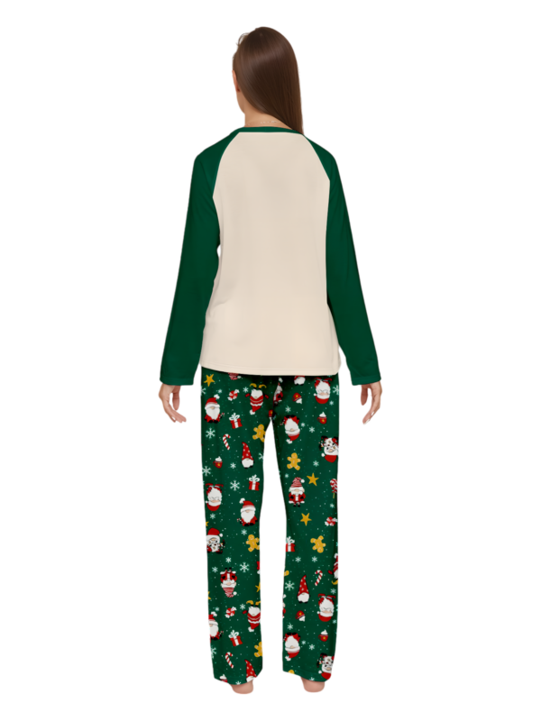 Originale pigiama natalizio verde stellato con motivi natalizi e di Babbo Natale
