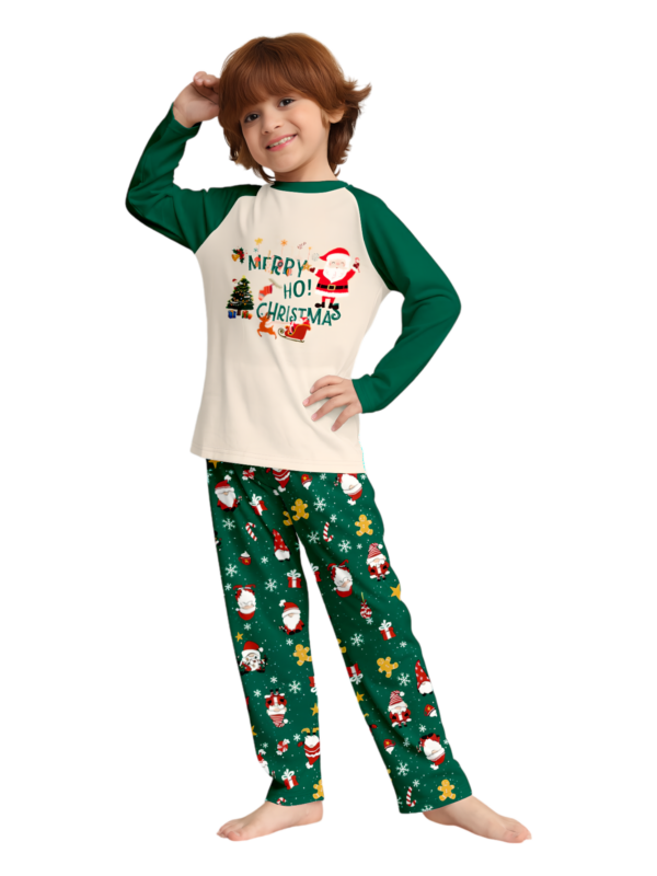 Originale pigiama natalizio verde stellato con motivi natalizi e di Babbo Natale