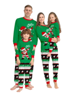 Familienpyjamas Santa in einer Girlande eingewickelt do a DAB