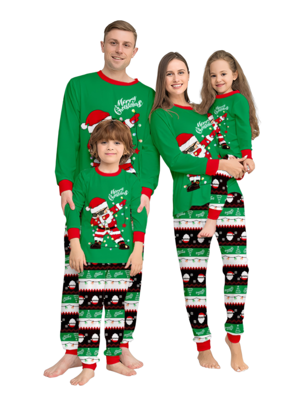 Familienpyjamas Santa in einer Girlande eingewickelt do a DAB