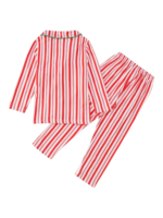Echte kerstpyjama met knopen en rode en witte strepen voor het gezin